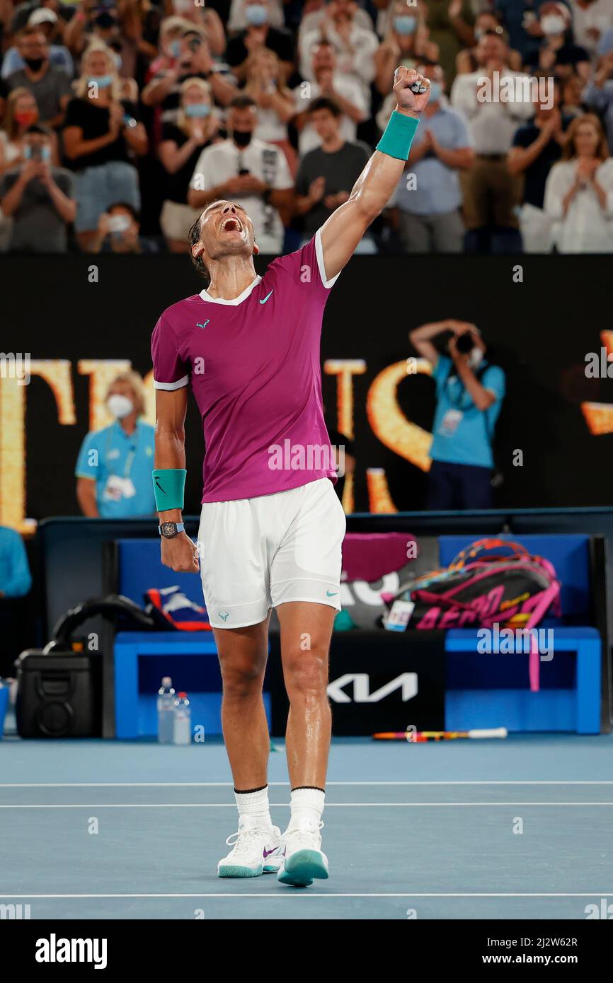 Il tennista spagnolo Rafael Nadal festeggia la sua vittoria al torneo di tennis Australian Open 2022, Melbourne Park, Melbourne, Victoria, Australia Foto Stock