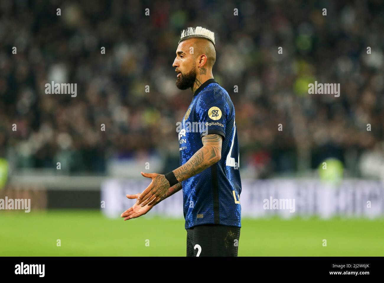 TORINO, ITALIA - 03 APRILE 2022. Arturo Vidal del FC Internazionale Milano durante la partita tra Juventus FC e FC Internazionale Milano il 03 aprile 2022 presso lo Stadio Allianz di Torino. Credit: Massimiliano Ferraro/Medialys Images/Alamy Live News Foto Stock