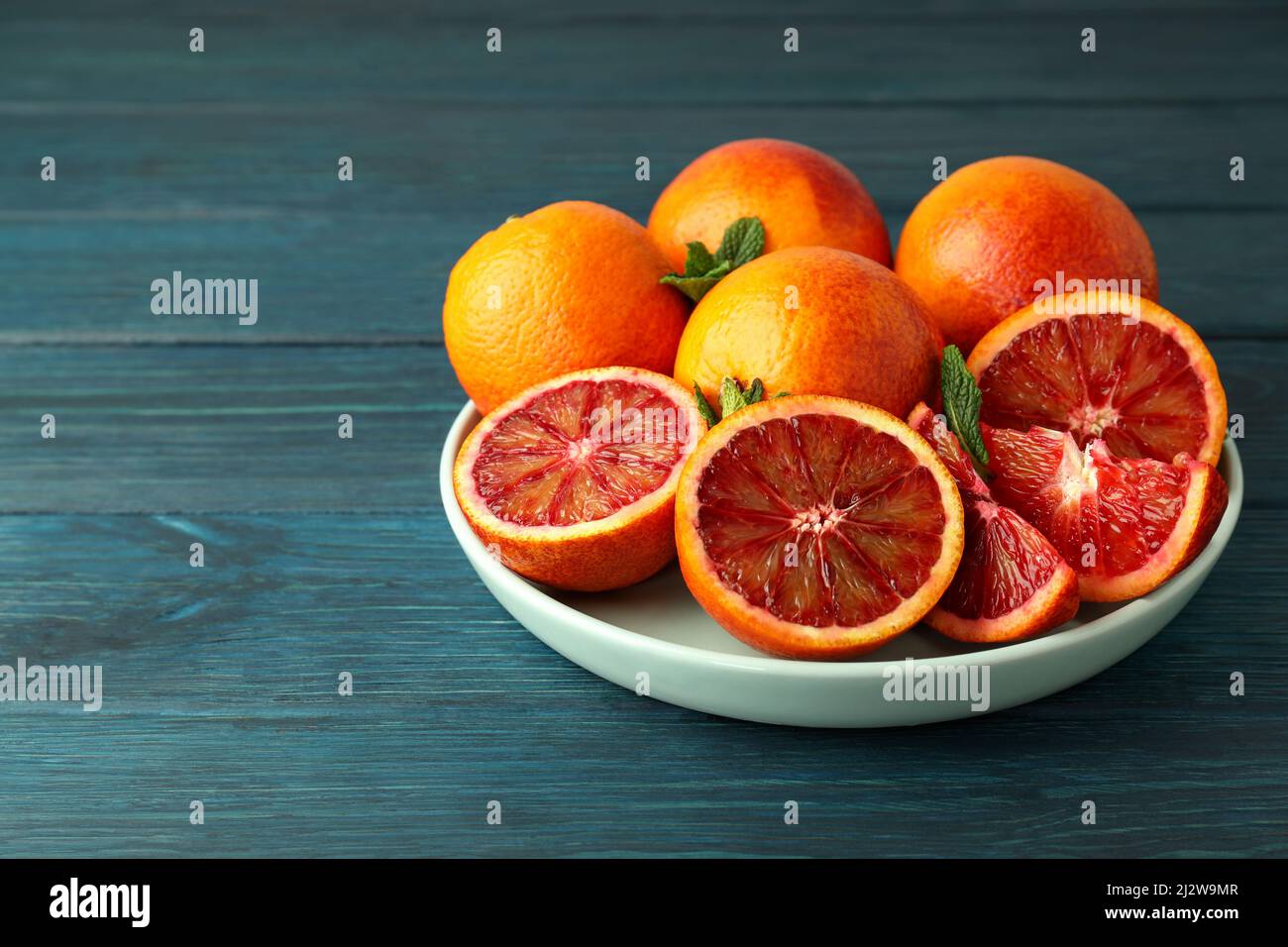 Concetto di agrumi con arancio rosso, spazio per testo Foto Stock