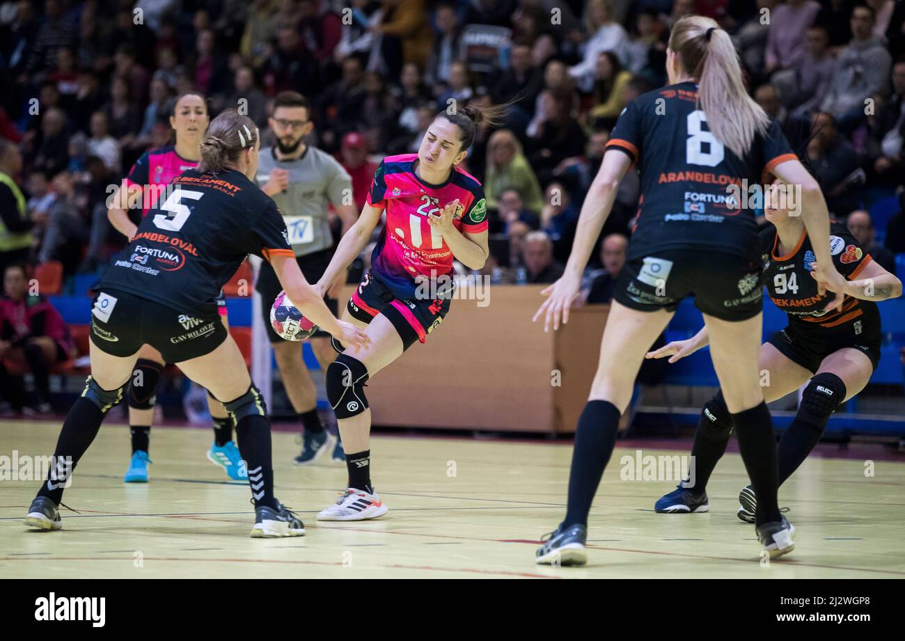 Arandjelovac, Serbia, 2nd aprile 2022. Laura Sanchez Cano della Costa del Sol Malaga in azione durante la partita di Coppa europea delle Donne EHF tra ZRK Bekament Bukovicka Banja e Costa del Sol Malaga ad Arandjelovac, Serbia. Aprile 2, 2022. Credit: Nikola Krstic/Alamy Foto Stock