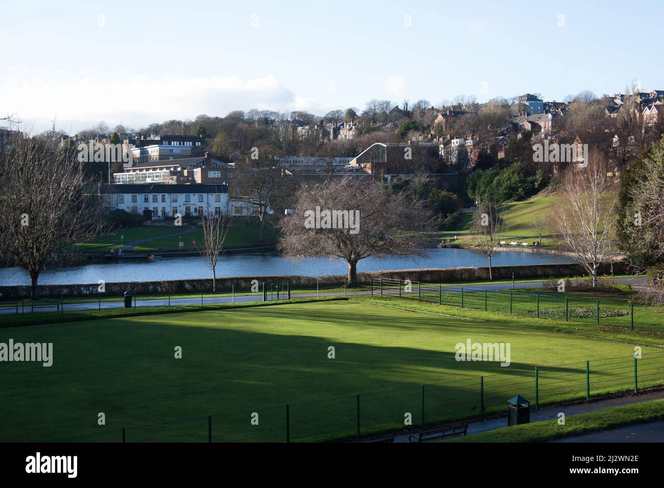 Vista sul Crookes Valley Park e sulle zone residenziali di Sheffield nel South Yorkshire nel Regno Unito Foto Stock