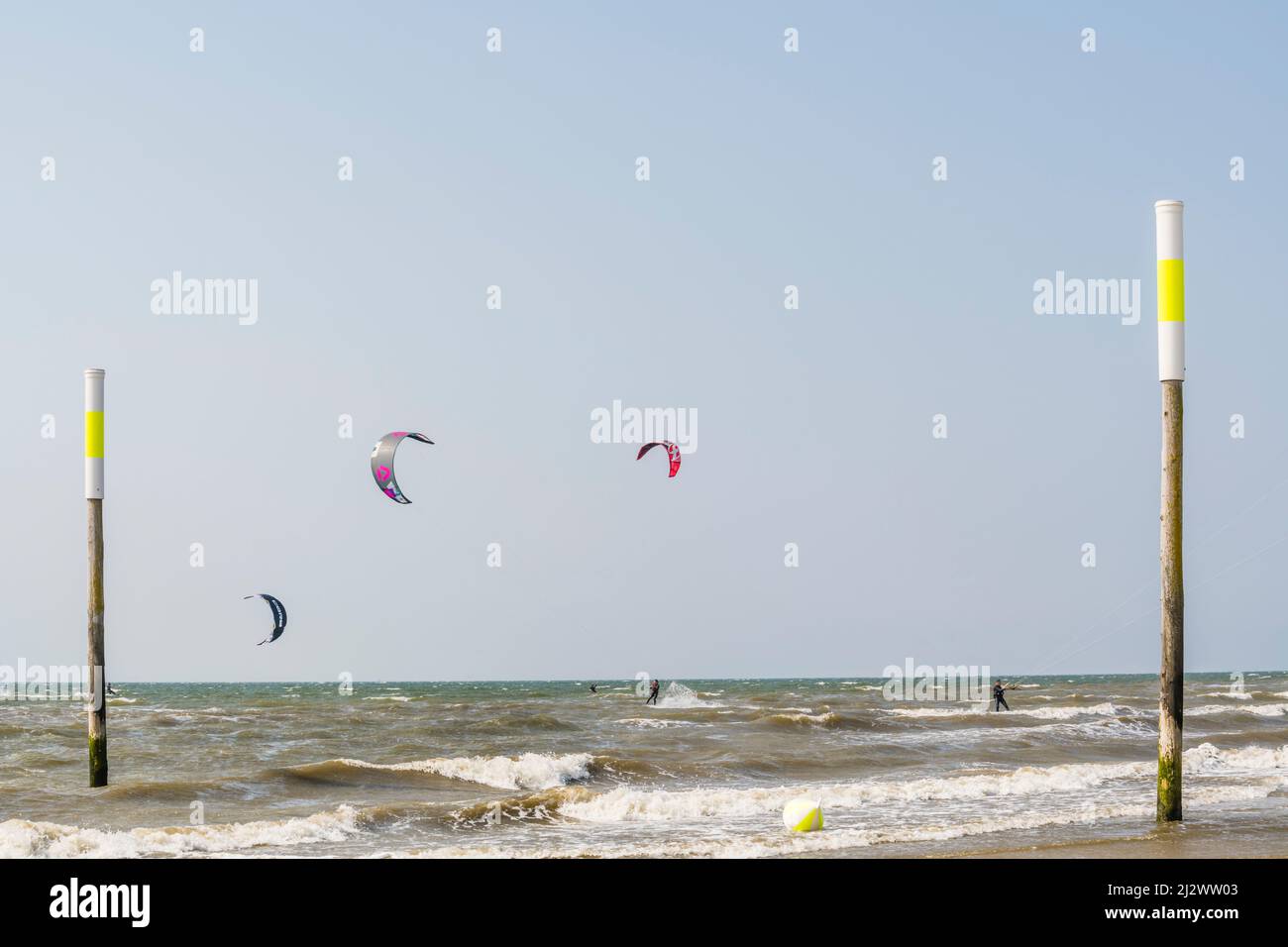 Kitesurfer, Sankt Peter-Ording, Schleswig-Holstein, Germania Foto Stock