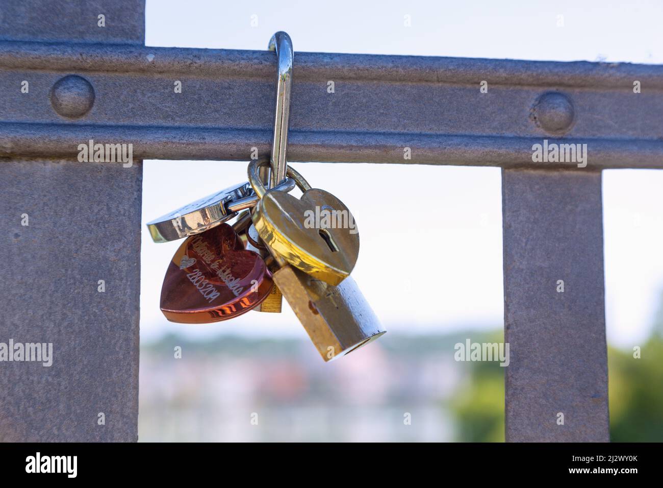 L'amore si blocca sul Innsteg a Passau Foto Stock