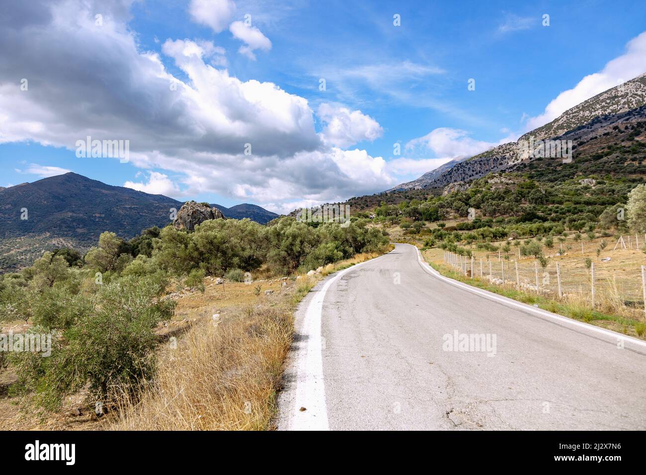 Altopiano Nida vicino Zaros, strada di campagna Foto Stock