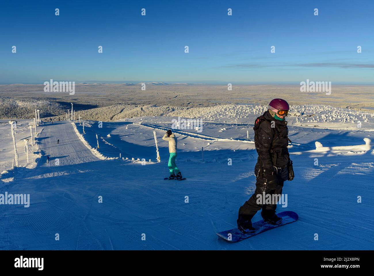 Stazione sciistica sulla montagna locale vicino Levi, Finlandia Foto Stock
