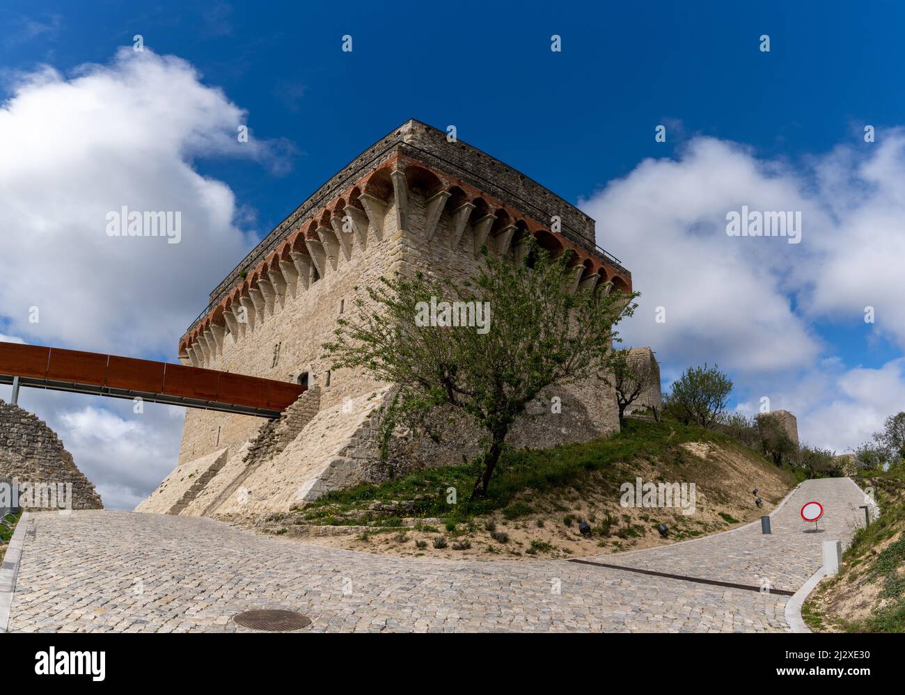 Ourem, Portogallo - 31 marzo 2022: Vista del Castello di Ourem nella regione di Alentejo in Portogallo Foto Stock