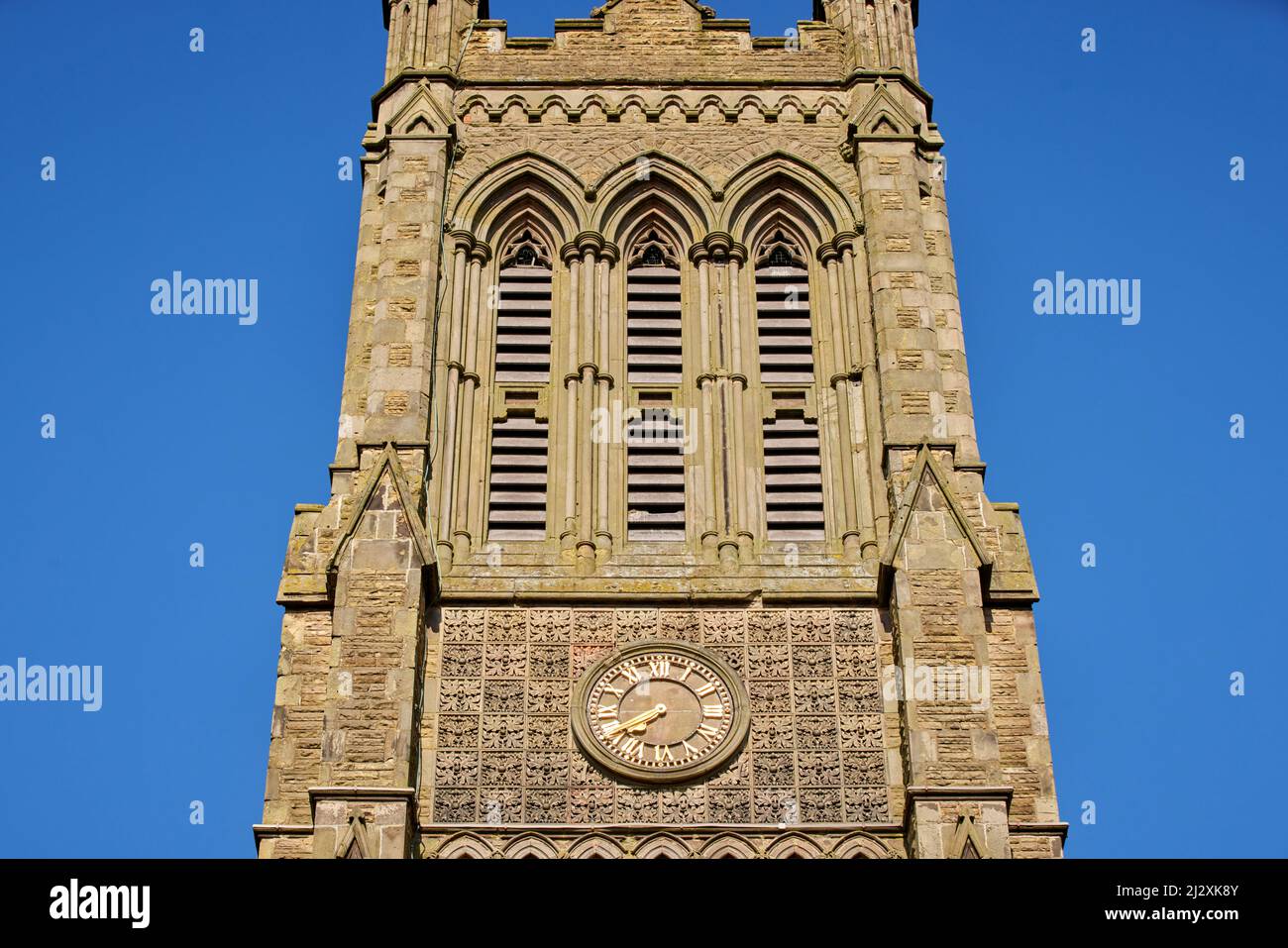 Città ferroviaria, Crewe, Cheshire East a Cheshire. La Christ Church Tower è una torre della chiesa gotica Revival Foto Stock