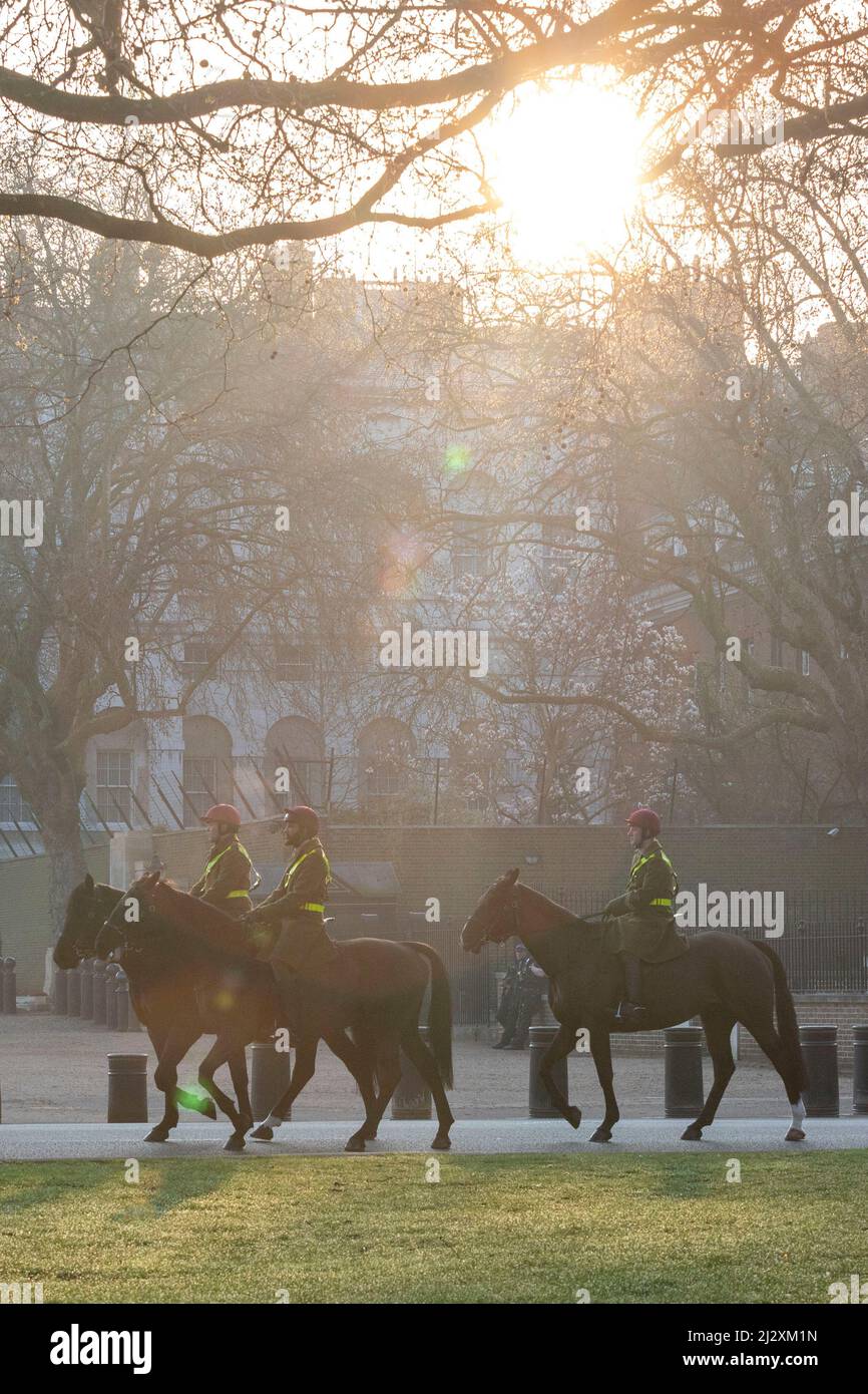 Cavalli che marciavano lungo la parata di Guardie Cavalieri questa mattina. Immagini scattate il 24th marzo 2022. © Belinda Jiao jiao.bilin@gmail.com 07598931257 Foto Stock