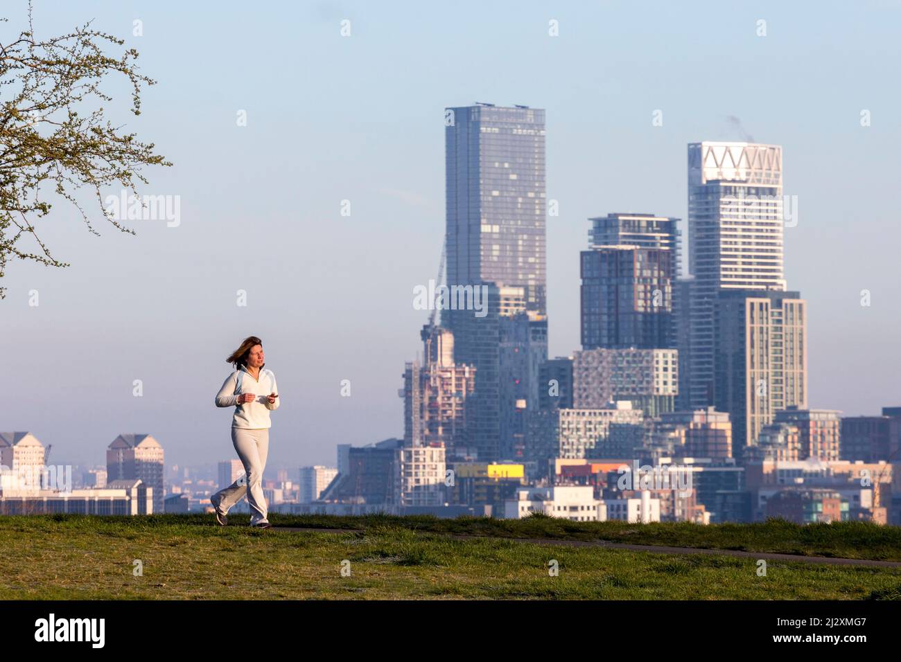 La gente ha visto correre a Greenwich Park nonostante il freddo a Londra. Immagini scattate il 2nd aprile 2022. © Belinda Jiao jiao.bilin@gmail.com Foto Stock