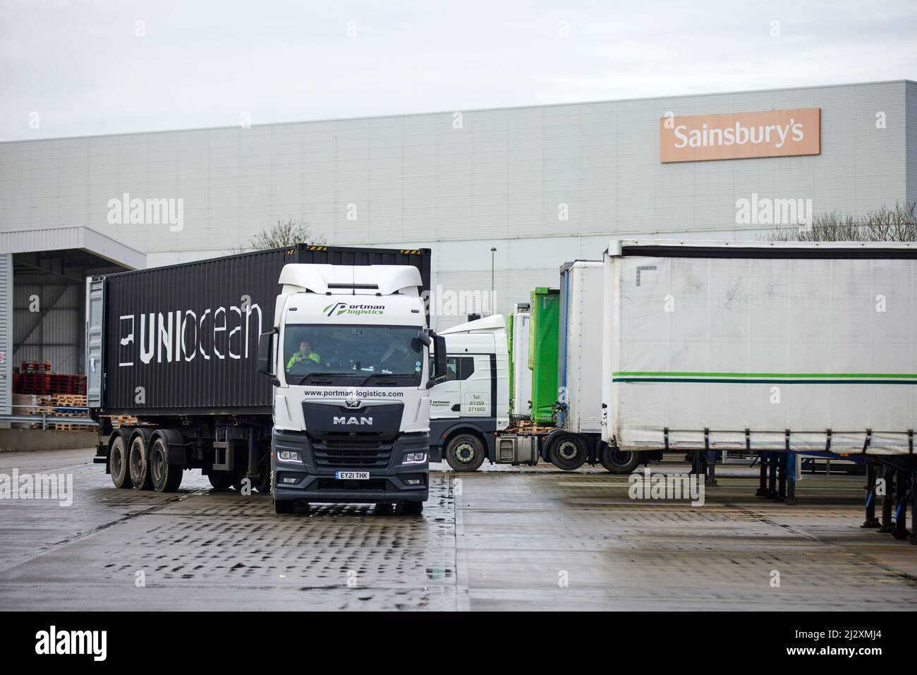 Camion vicino al centro di distribuzione Sainsburys Park Drift Northampton Foto Stock