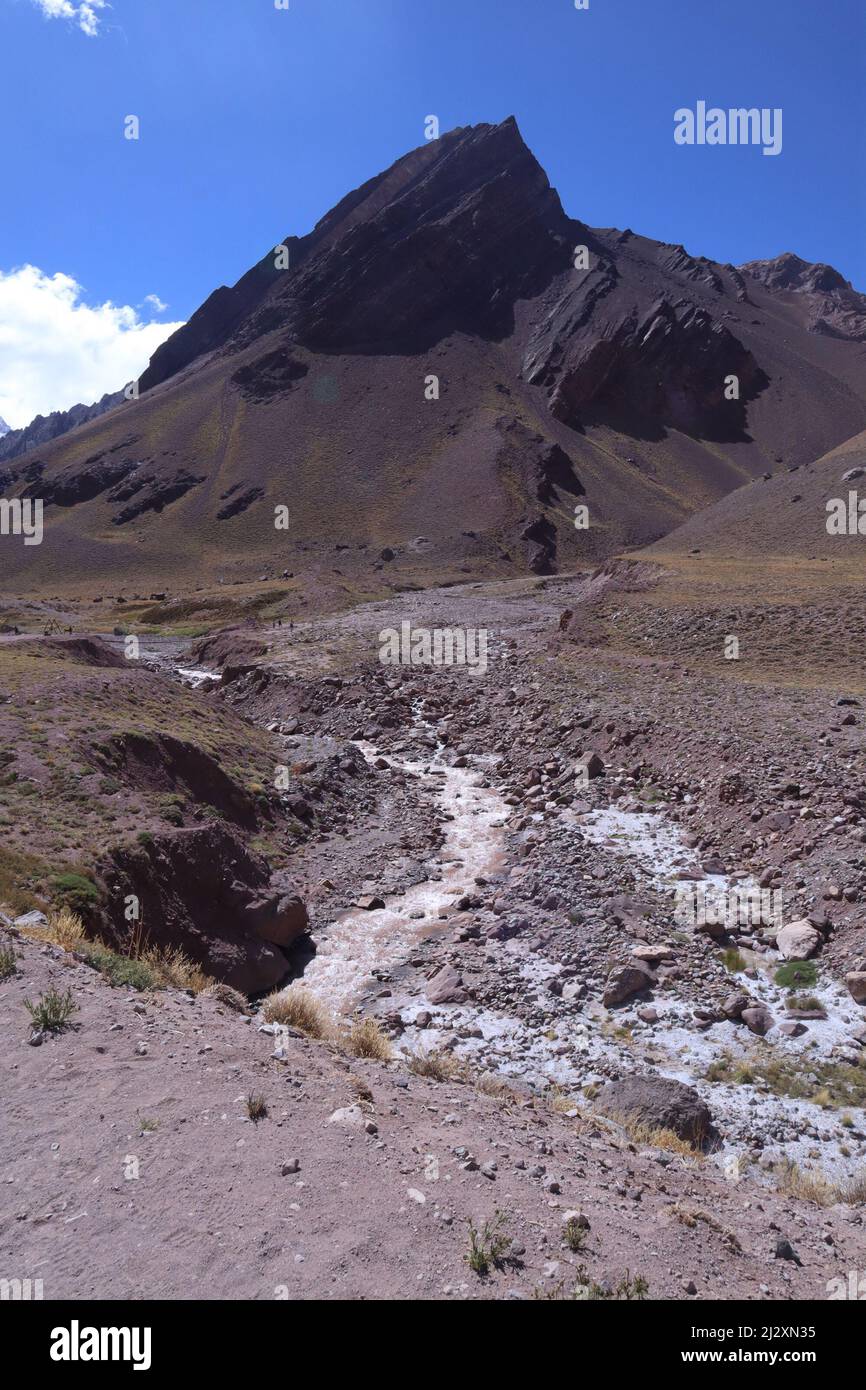 MENDOZA, 24.03.2022: Vista sul monte Aconcagua, la vetta più alta delle Ande. (Foto: Néstor J. Beremblum) Foto Stock