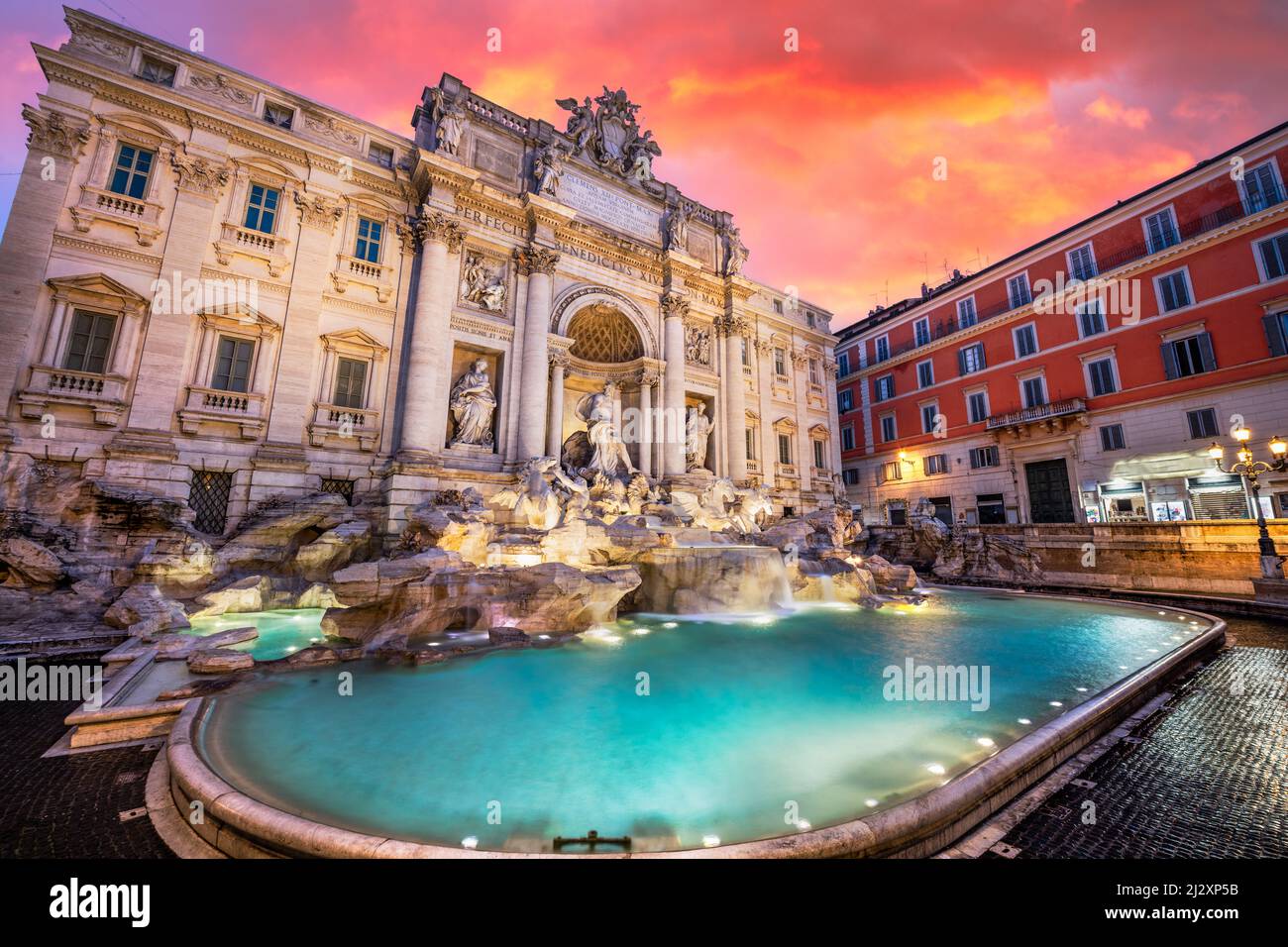 Roma, Lazio, Italia al crepuscolo alla Fontana di Trevi. Foto Stock