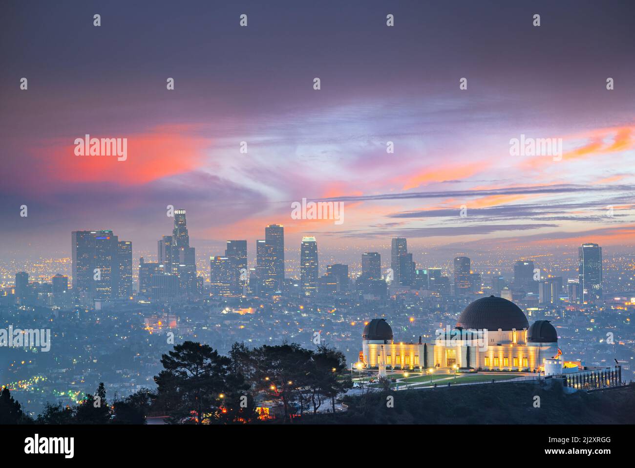Los Angeles, California, Stati Uniti d'America skyline del centro Da Griffith Park al crepuscolo. Foto Stock
