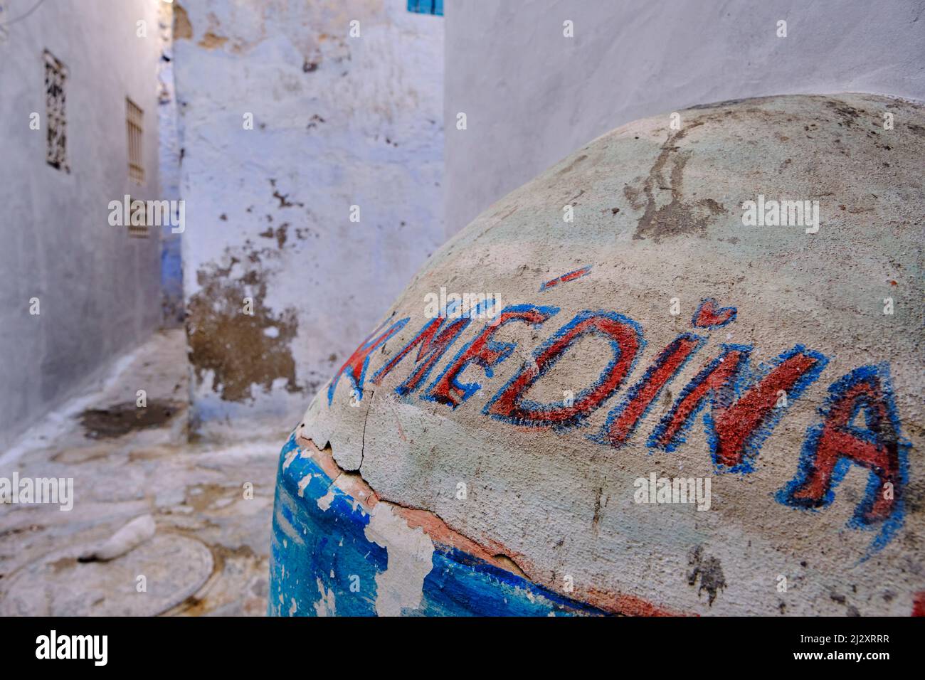 Tunisia, Hammamet, porta colorata nella medina Foto Stock