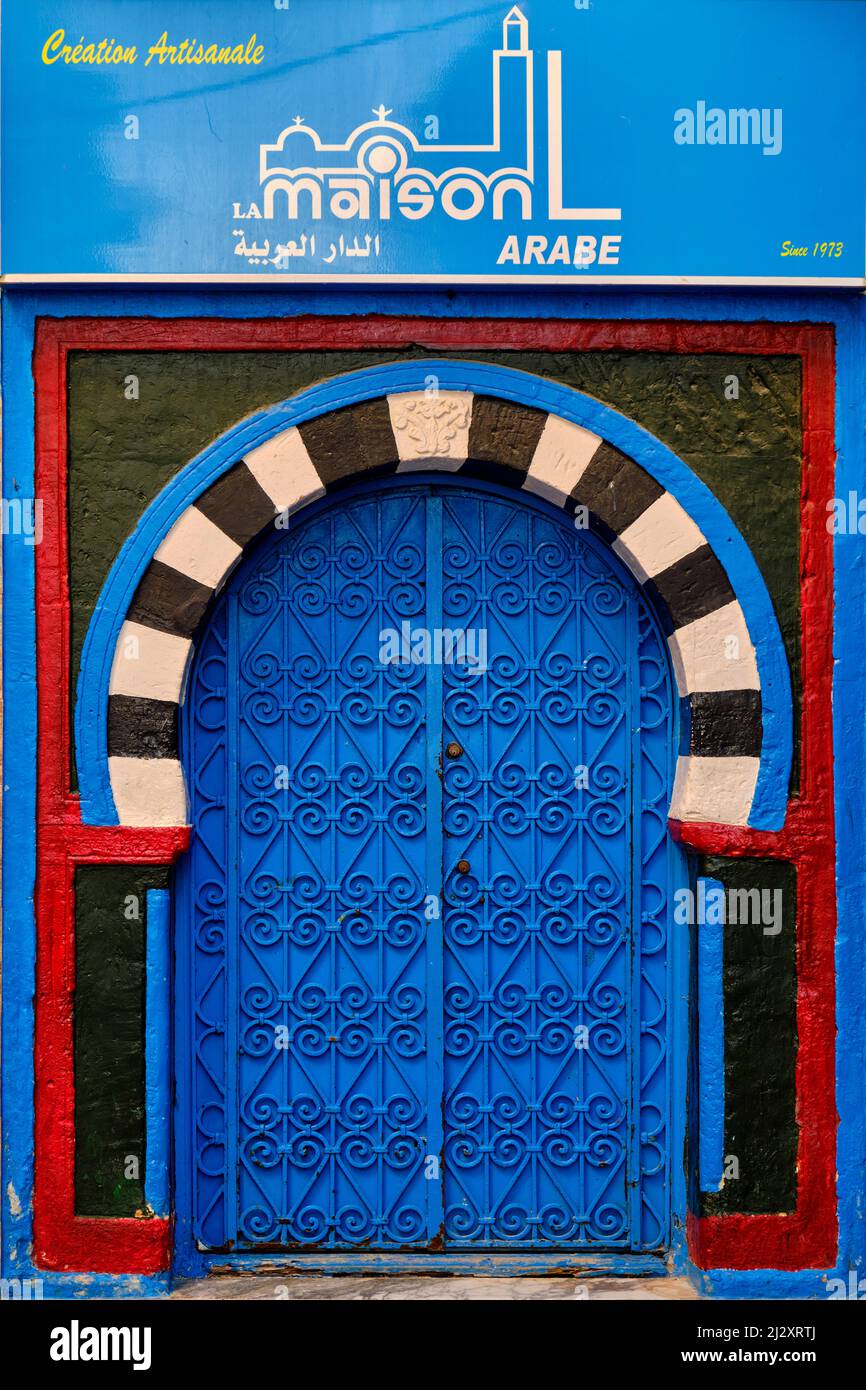 Tunisia, Hammamet, porta colorata nella medina Foto Stock