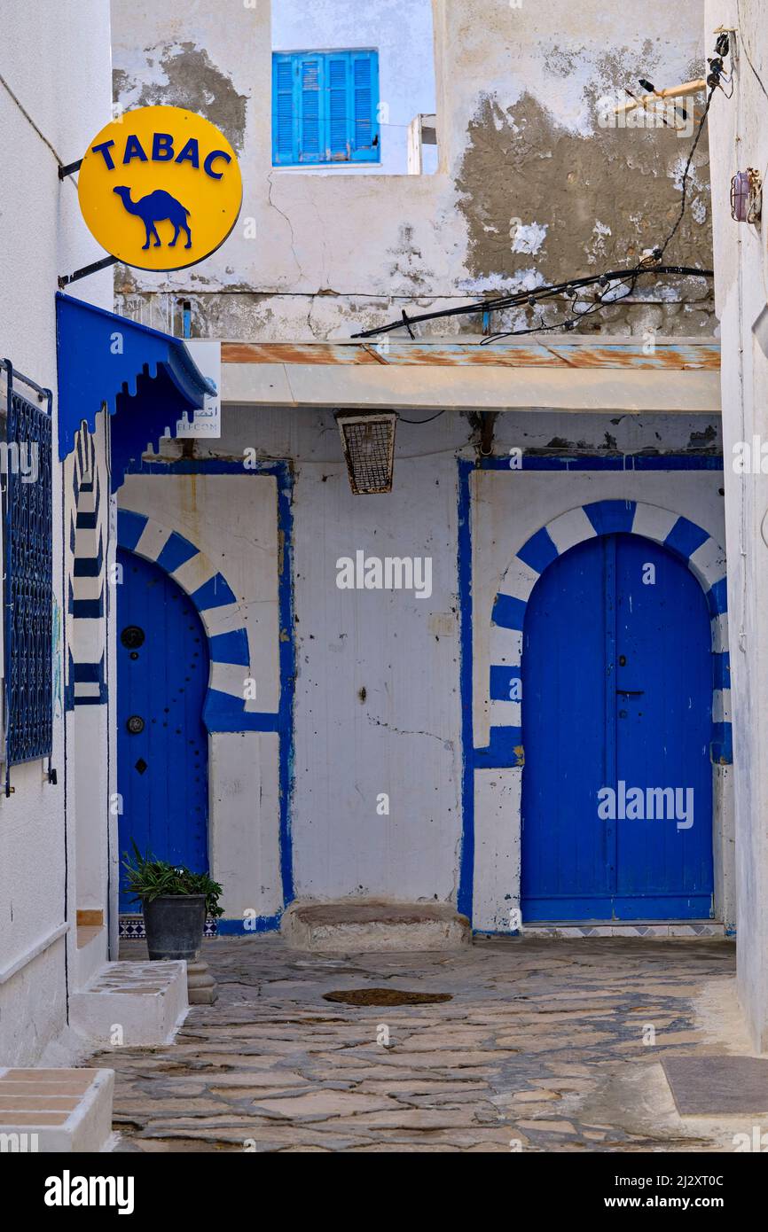 Tunisia, Hammamet, porta colorata nella medina Foto Stock