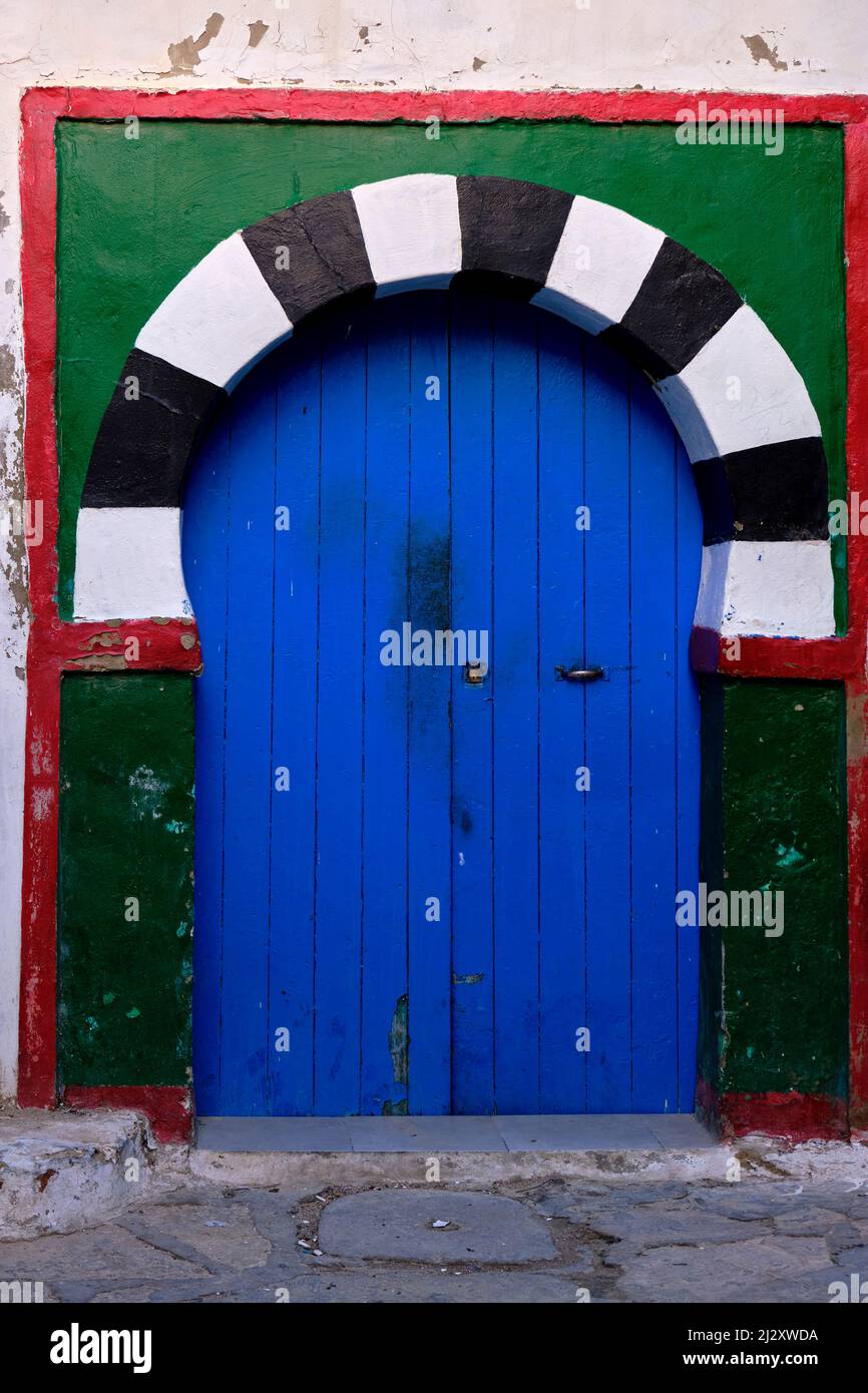 Tunisia, Hammamet, porta colorata nella medina Foto Stock
