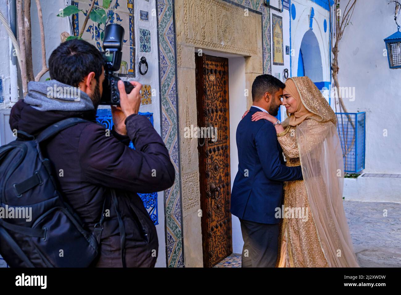 Tunisia, Hammamet, sposi novelli nella medina Foto Stock