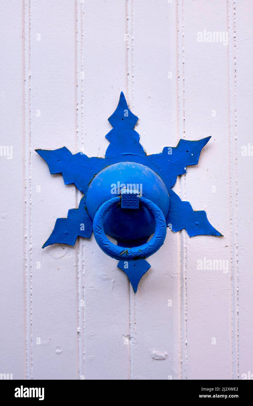 Tunisia, Hammamet, porta colorata nella medina Foto Stock