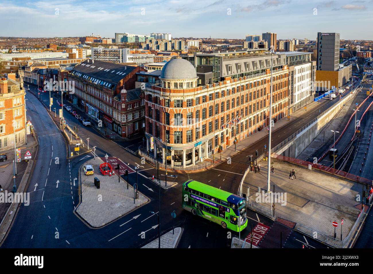 LEEDS, REGNO UNITO - 12 GENNAIO 2022. Una vista aerea della Crispin House, un esempio di antica architettura vittoriana nel centro di Leeds Foto Stock