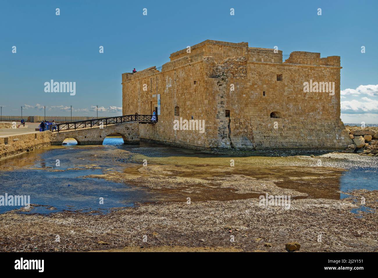 Castello di Paphos ai margini del porto di Paphos a Cipro. Foto Stock