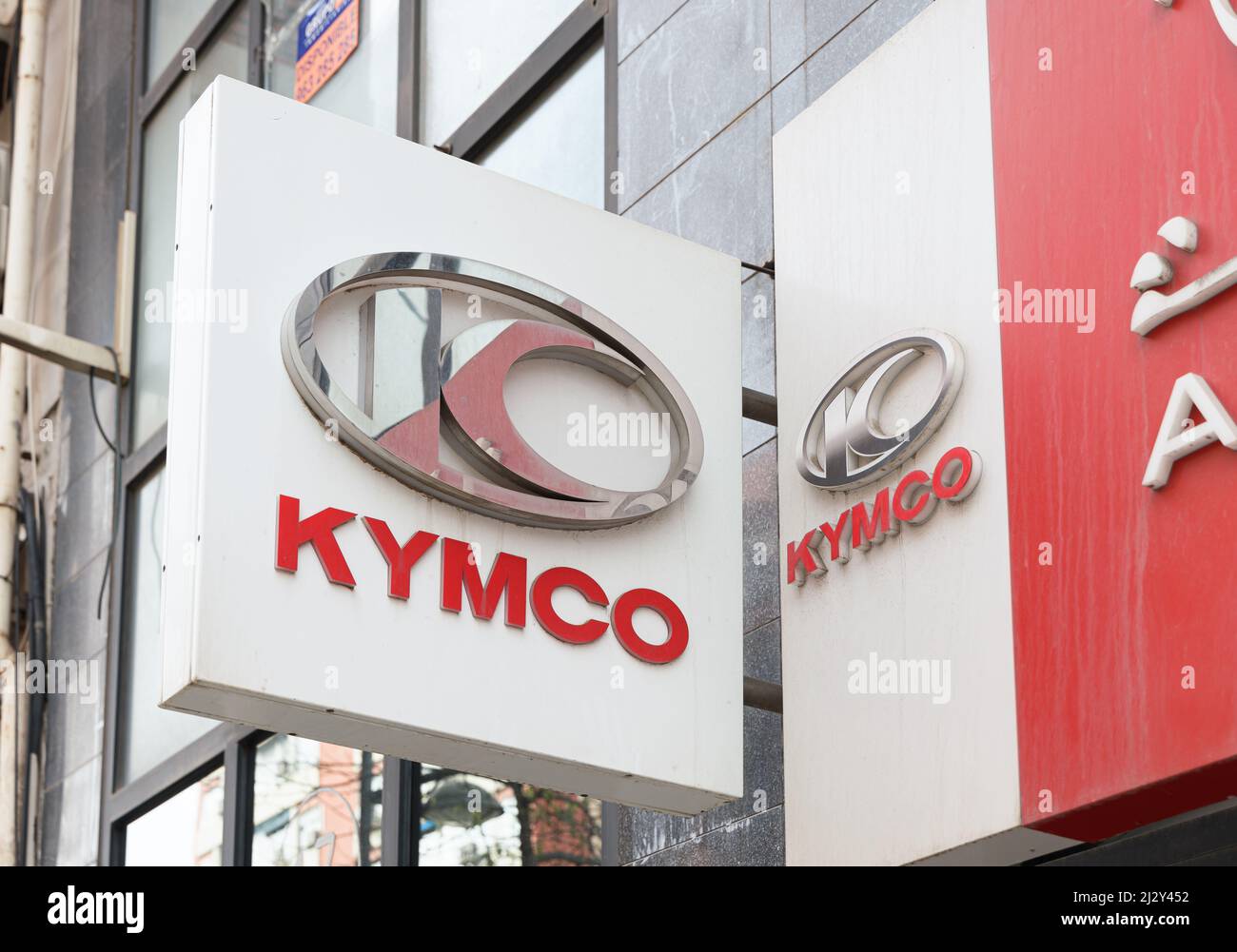 VALENCIA, SPAGNA - 28 MARZO 2022: Kymco è un produttore di moto taiwanese Foto Stock