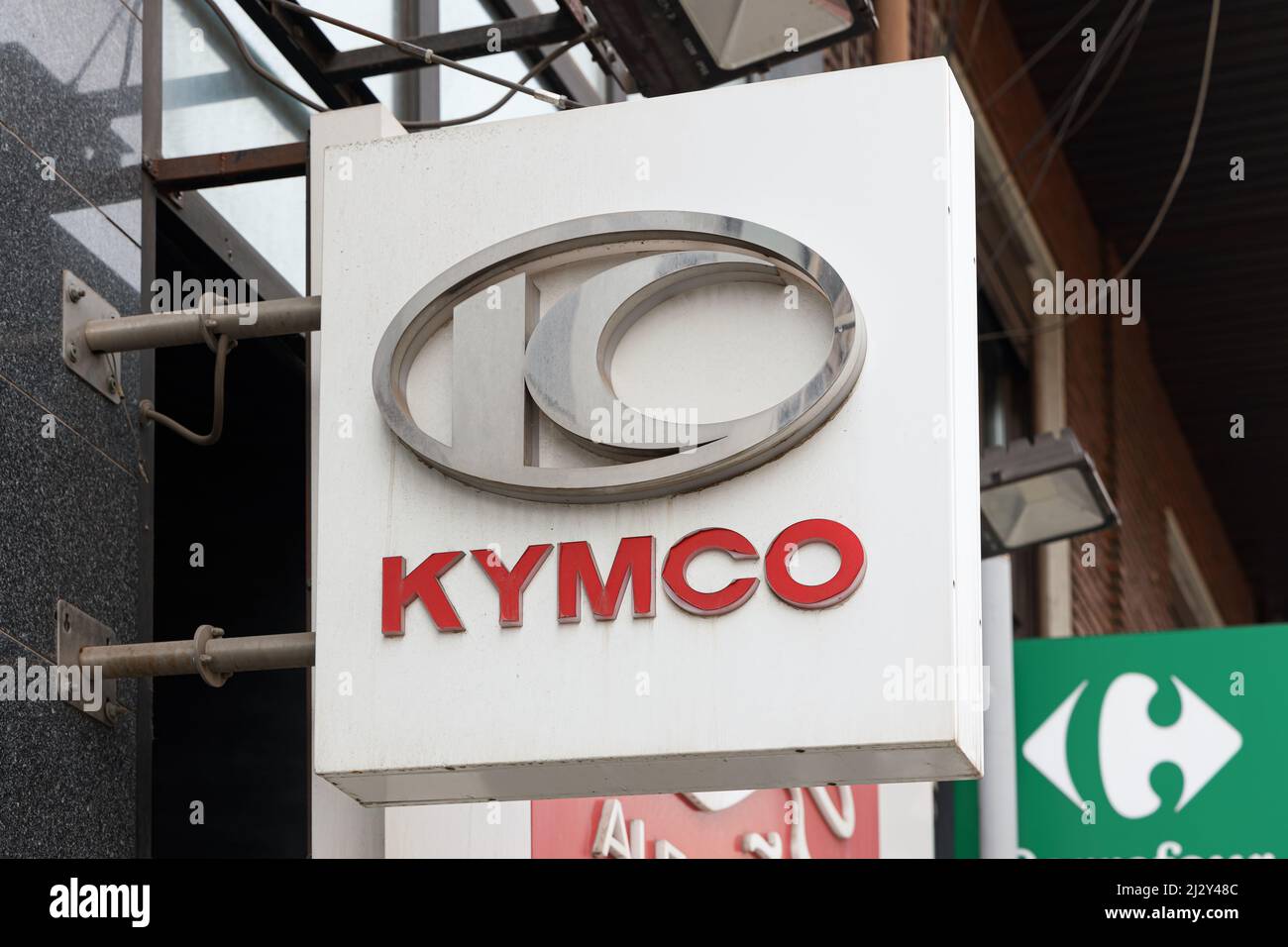 VALENCIA, SPAGNA - 28 MARZO 2022: Kymco è un produttore di moto taiwanese Foto Stock