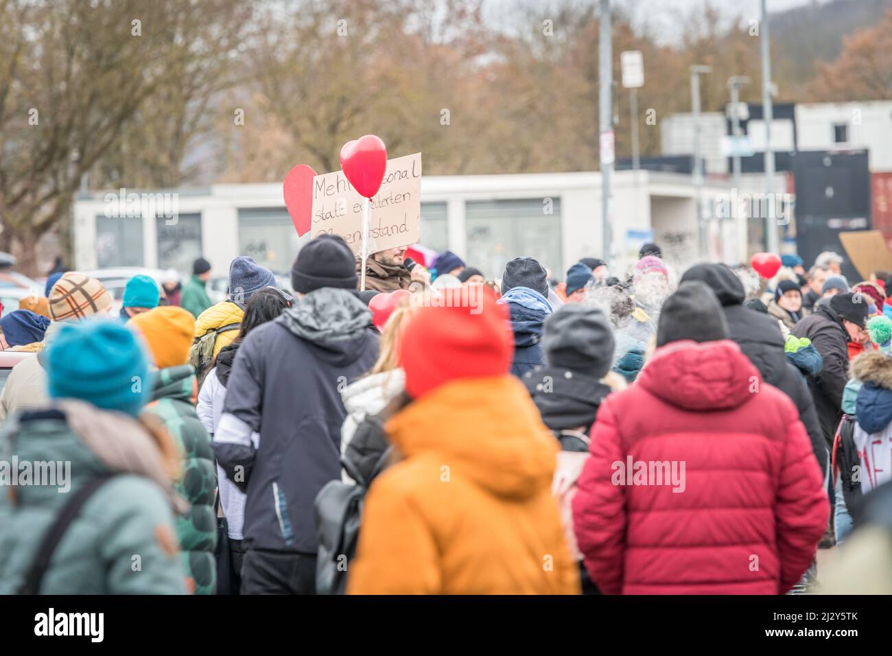 Regensburg, Baviera, Germania, 26 gennaio 2022: Oratore a una manifestazione contro Corona per l'autodeterminazione della libertà di pace a Regensburg, Germania Foto Stock