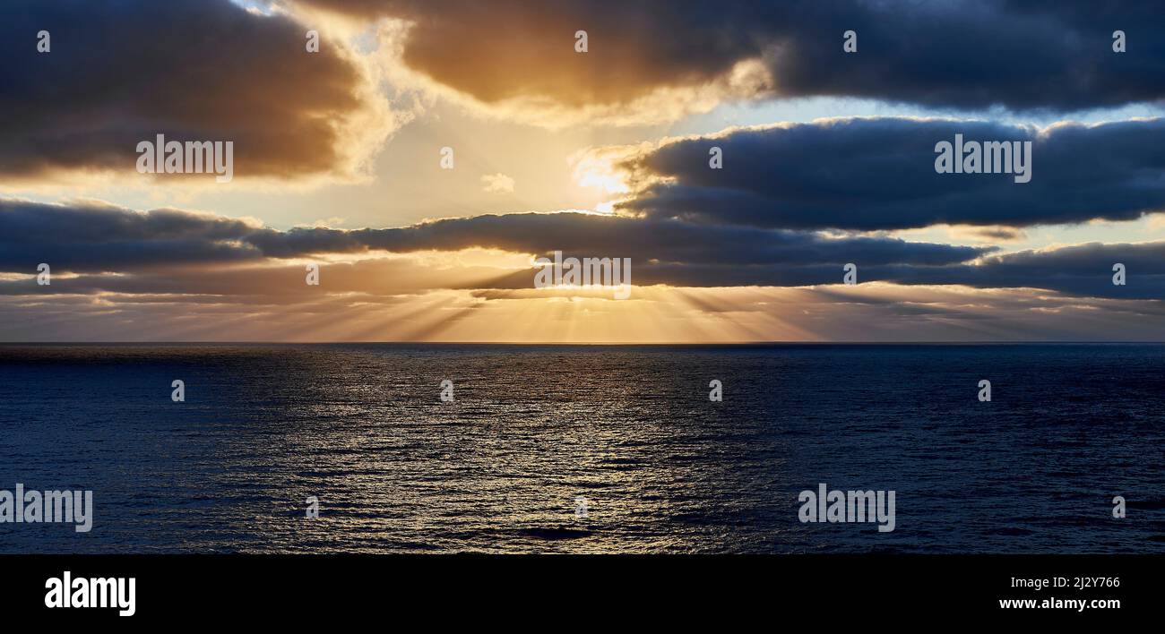 Alba sull'Atlantico di fronte a Lanzarote, Isole Canarie, Europa Foto Stock