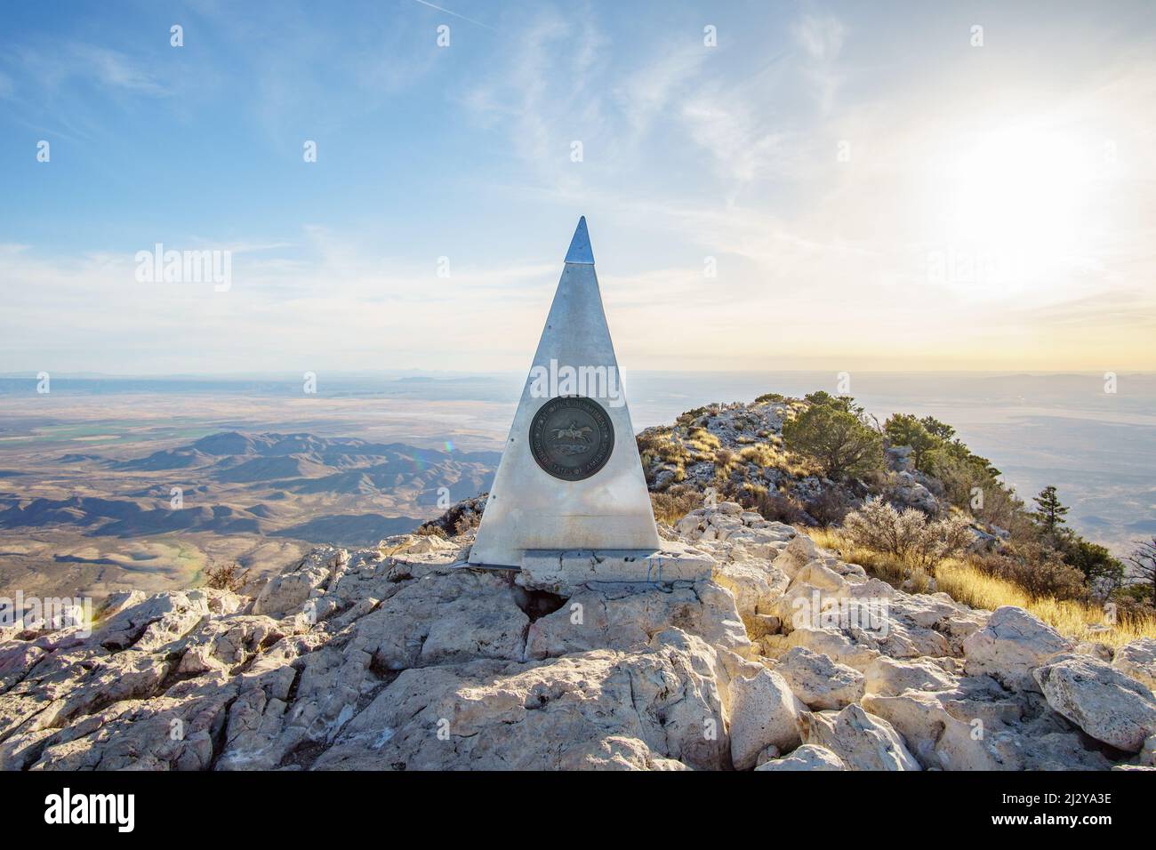 Top of Guadalupe Peak Texas, Summit Sign, American Airlines Summit Monument, Texas state High Point, Guadalupe Mountains National Park, Foto Stock