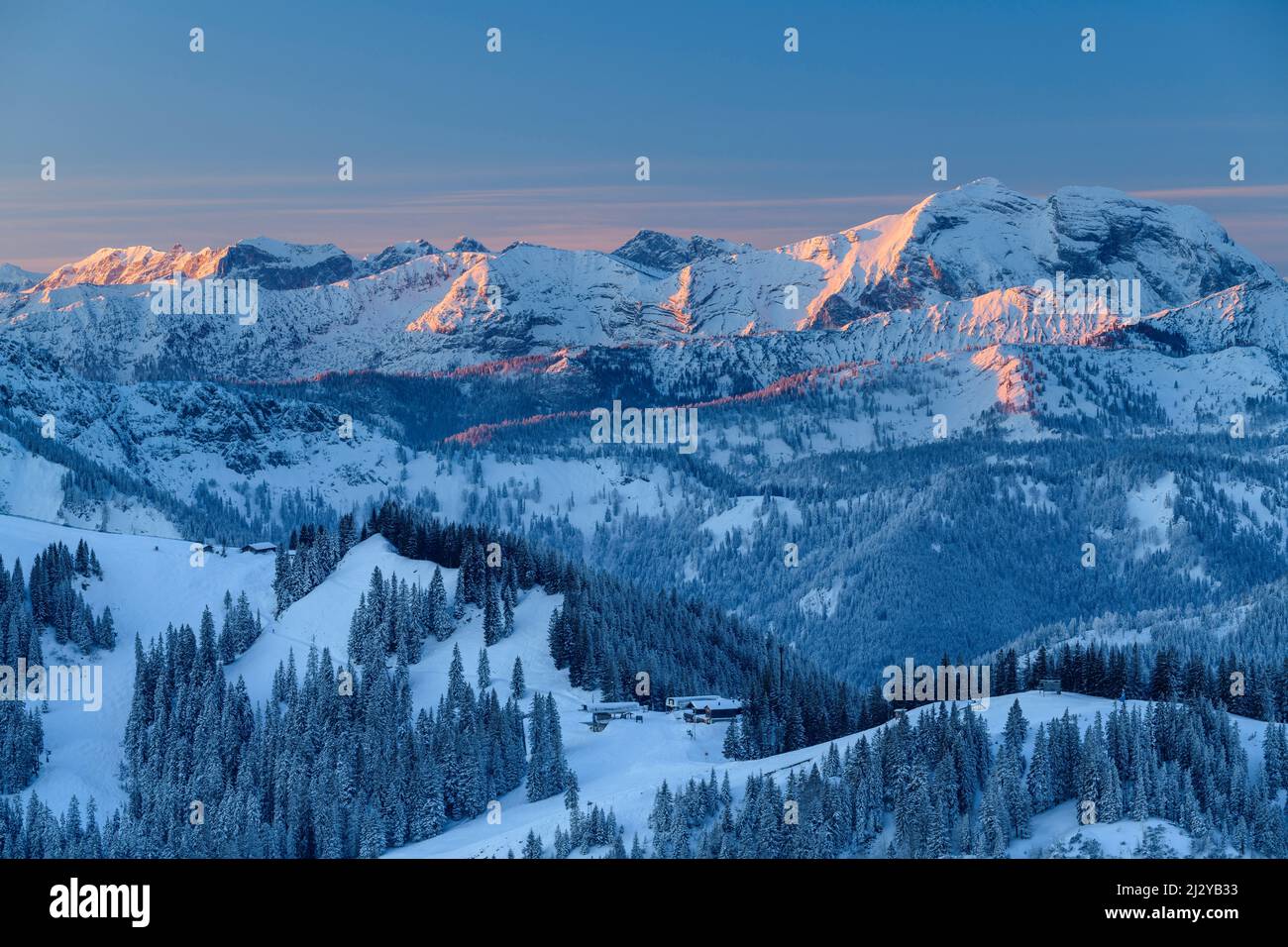 Cime innevate della zona di Spitzing con Guffert im Rofan sullo sfondo, dalla Brecherspitze, Spitzing, Alpi Bavaresi, alta Baviera, Baviera, Germania Foto Stock