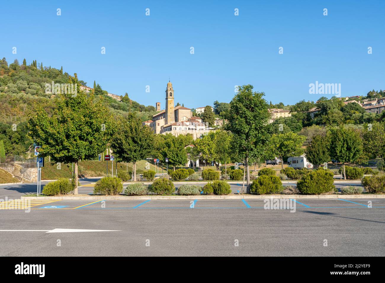 Vista esterna di Arqua Pertrarca, uno dei più bei villaggi d'Italia, Veneto, Italia Foto Stock