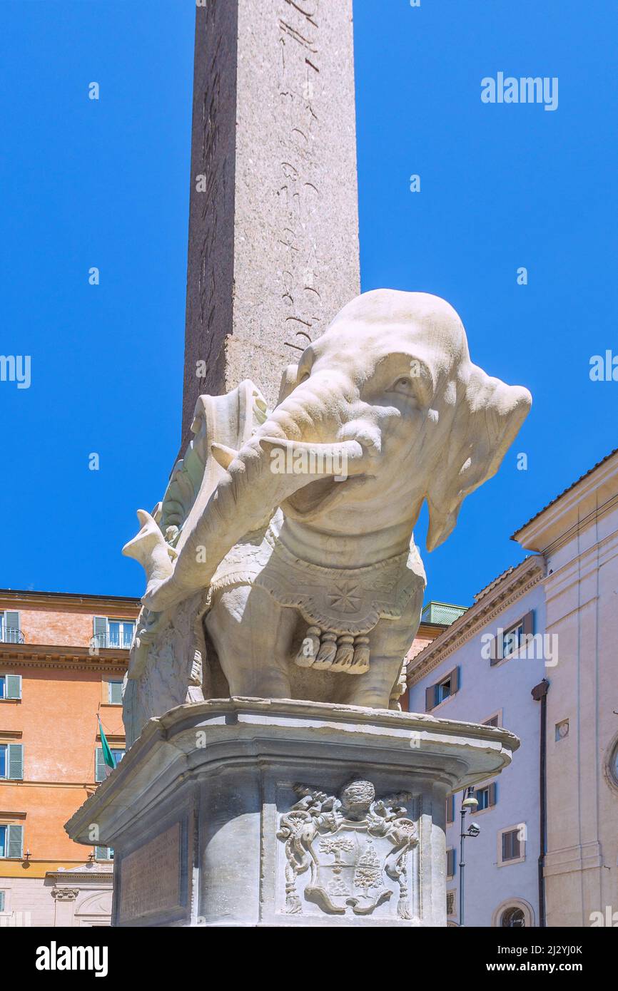 Roma, Piazza della Minerva, obelisco con scultura di elefante di Gian Lorenzo Bernini Foto Stock