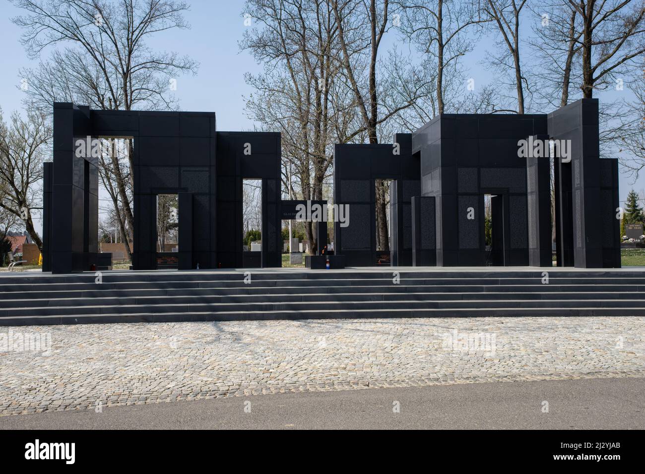 Zagabria, Croazia - 26 marzo 2022: Questo memoriale nel cimitero di Mirogoj commemora i soldati e i civili croati uccisi della battaglia contro il Foto Stock