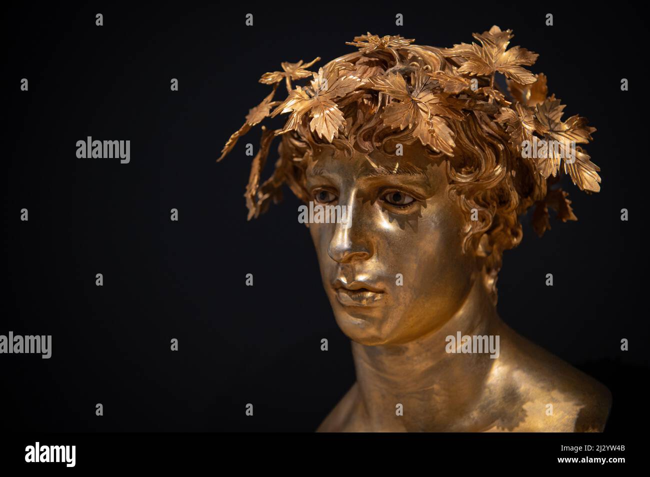 Antinoo Surviving - scultura in bronzo dell'artista Livio Scarpella esposta al Museo di Arte moderna e Contemporanea - Mart - Rovereto - Italia Foto Stock