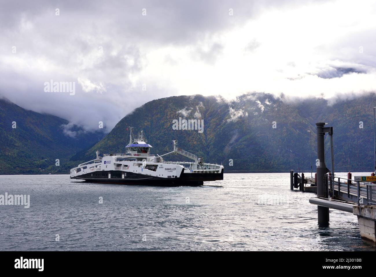 Traghetto a Mannheller, Laerdalsfjord vicino a Sogndal, Norvegia Foto Stock
