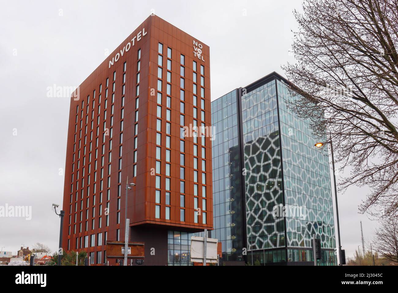 Novotel / The spine Building, Smithdown Lane, Paddington Village, Liverpool City Centre Foto Stock