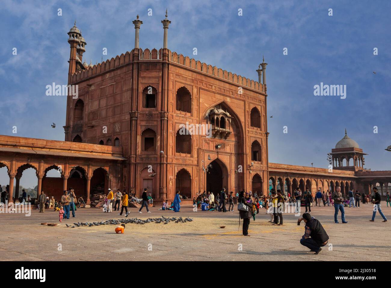 New Delhi, India. Cortile della Jama Masjid (Moschea del Venerdì), la moschea più grande dell'India, costruito 1644-1656. Foto Stock