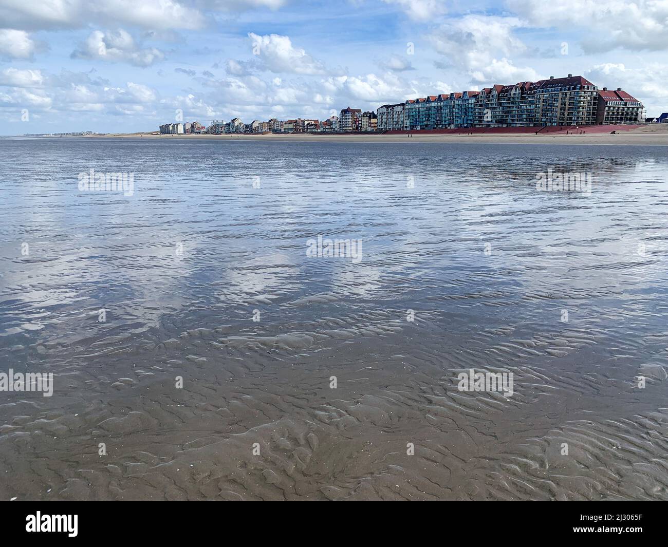 Spiaggia di sabbia a marea crescente, Bray-Dunes, Nord, Hauts-de-France, Francia Foto Stock