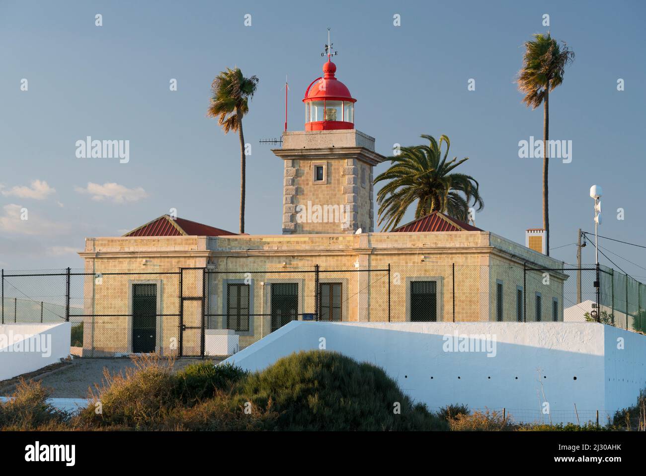 Faro di Ponta da Piedade, Lagos, Algarve, Portogallo Foto Stock