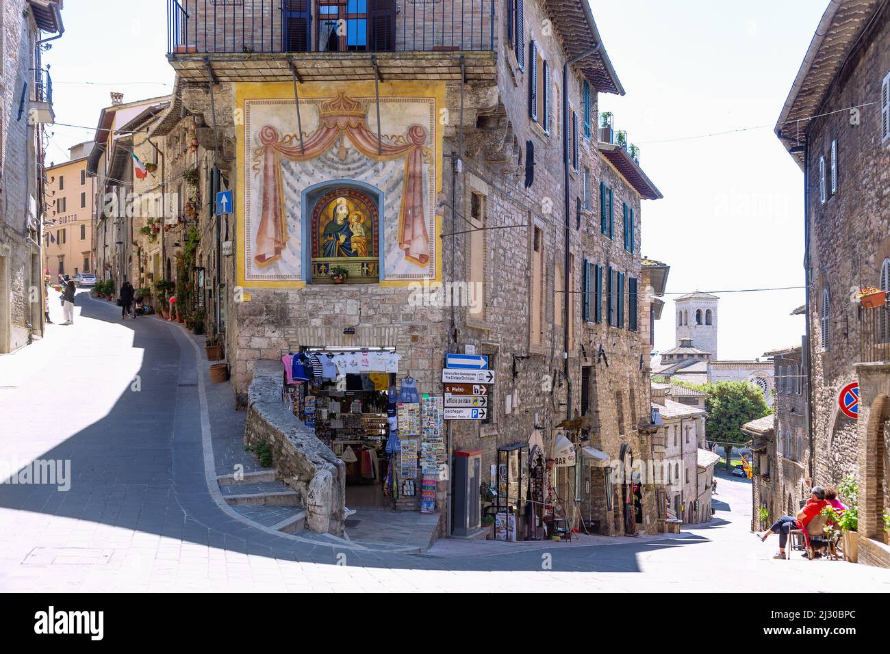 Assisi; Via Frate Elia, Piazza porta San Francesco, Centro storico Foto Stock