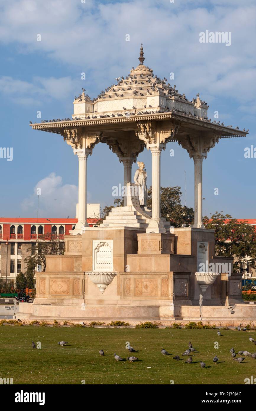 Jaipur, Rajasthan, India. Sawai Jai Singh Traffic Circle, in onore del fondatore di Jaipur. Foto Stock