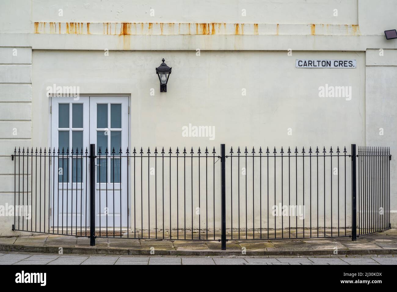 Facciata casa bianca a Carlton Crescent, Southampton, Inghilterra, Regno Unito Foto Stock