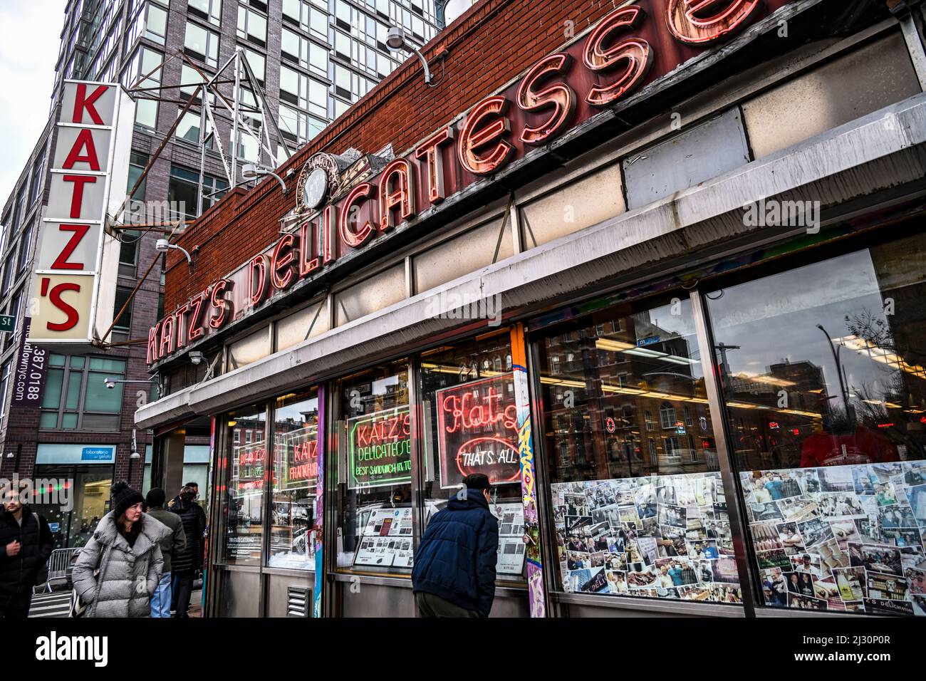 All'esterno del Katz's Deli a Manhatten New York City Foto Stock