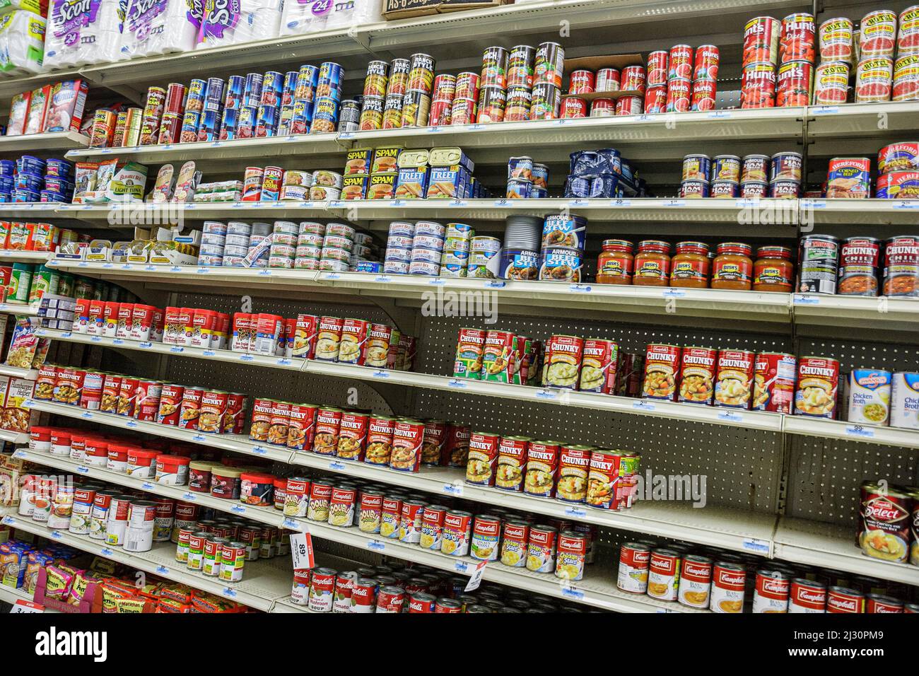 Miami Florida, Kmart all'interno corridoio interno conserve merci cibo zuppe di carne, scaffali scaffali mostra prezzi di vendita Foto Stock
