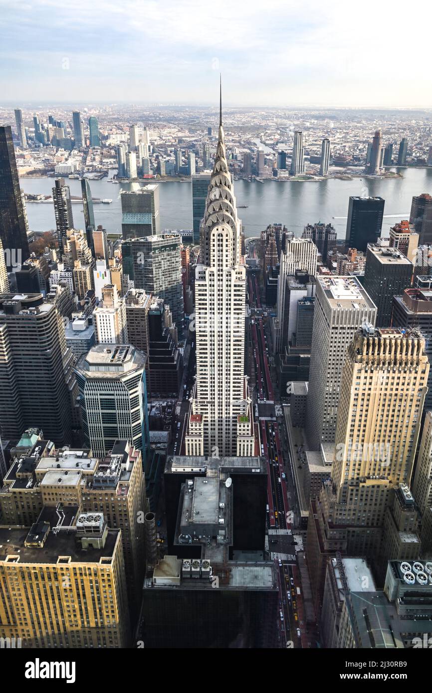 Vista aerea presa dal Summit One Vanderbilt di East Manhattan e l'East River Foto Stock