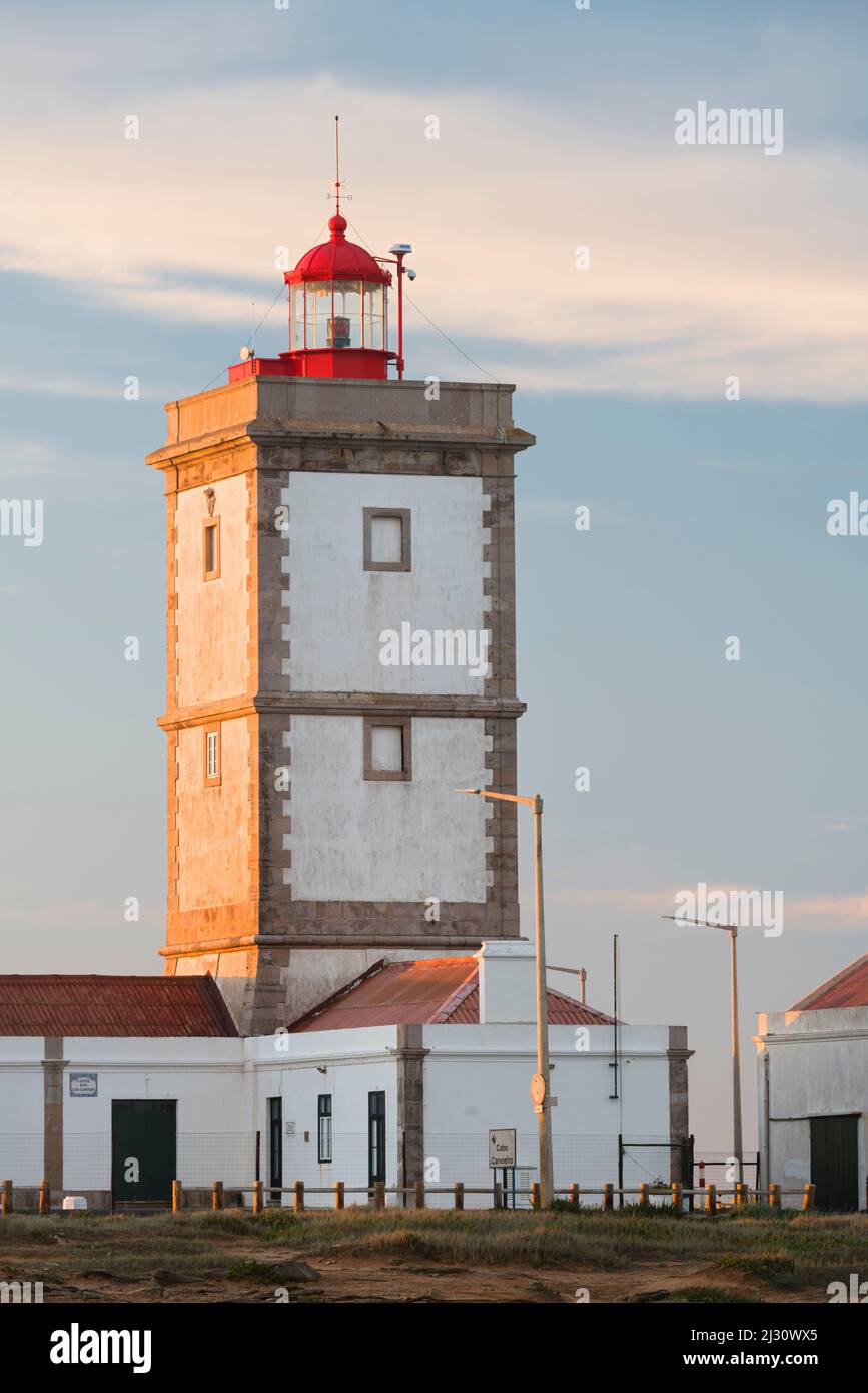 Faro di Cabo Carvoeiro, Peniche, Portogallo Foto Stock