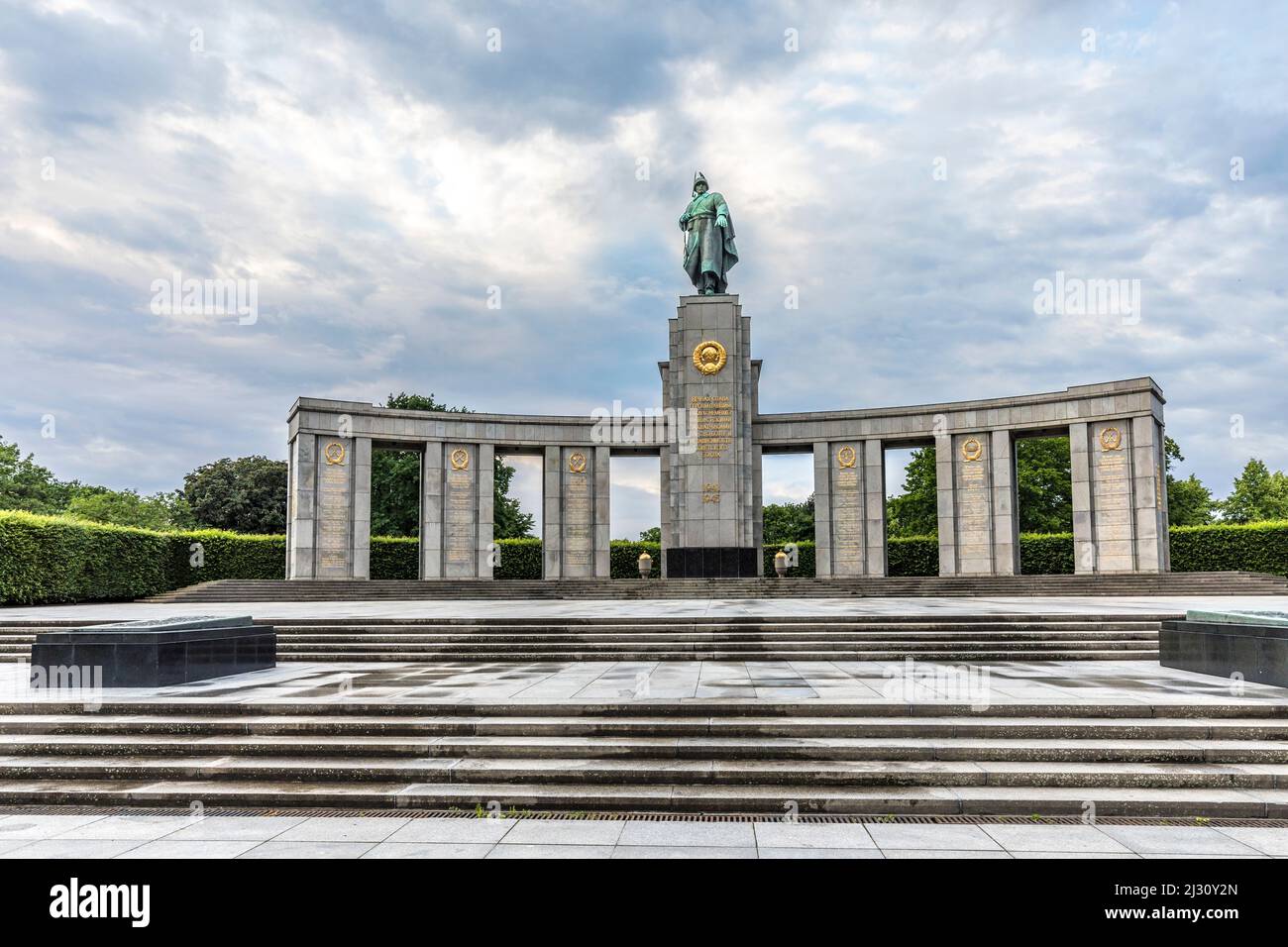 BERLINO, GERMANIA - 7 GIUGNO 2017: Il Memoriale sovietico di guerra (Tiergarten) a Berlino Foto Stock