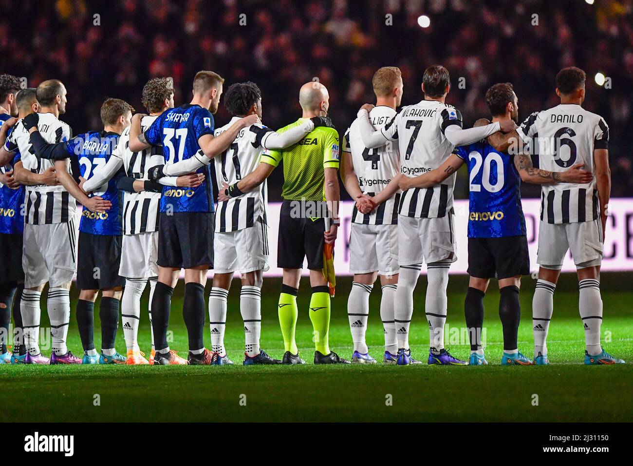 Torino, Italia. 03rd, Aprile 2022. I giocatori delle due squadre si riunirono prima della Serie A partita tra Juventus e Inter allo Stadio Allianz di Torino. (Photo credit: Gonzales Photo - Tommaso Fimiano). Foto Stock