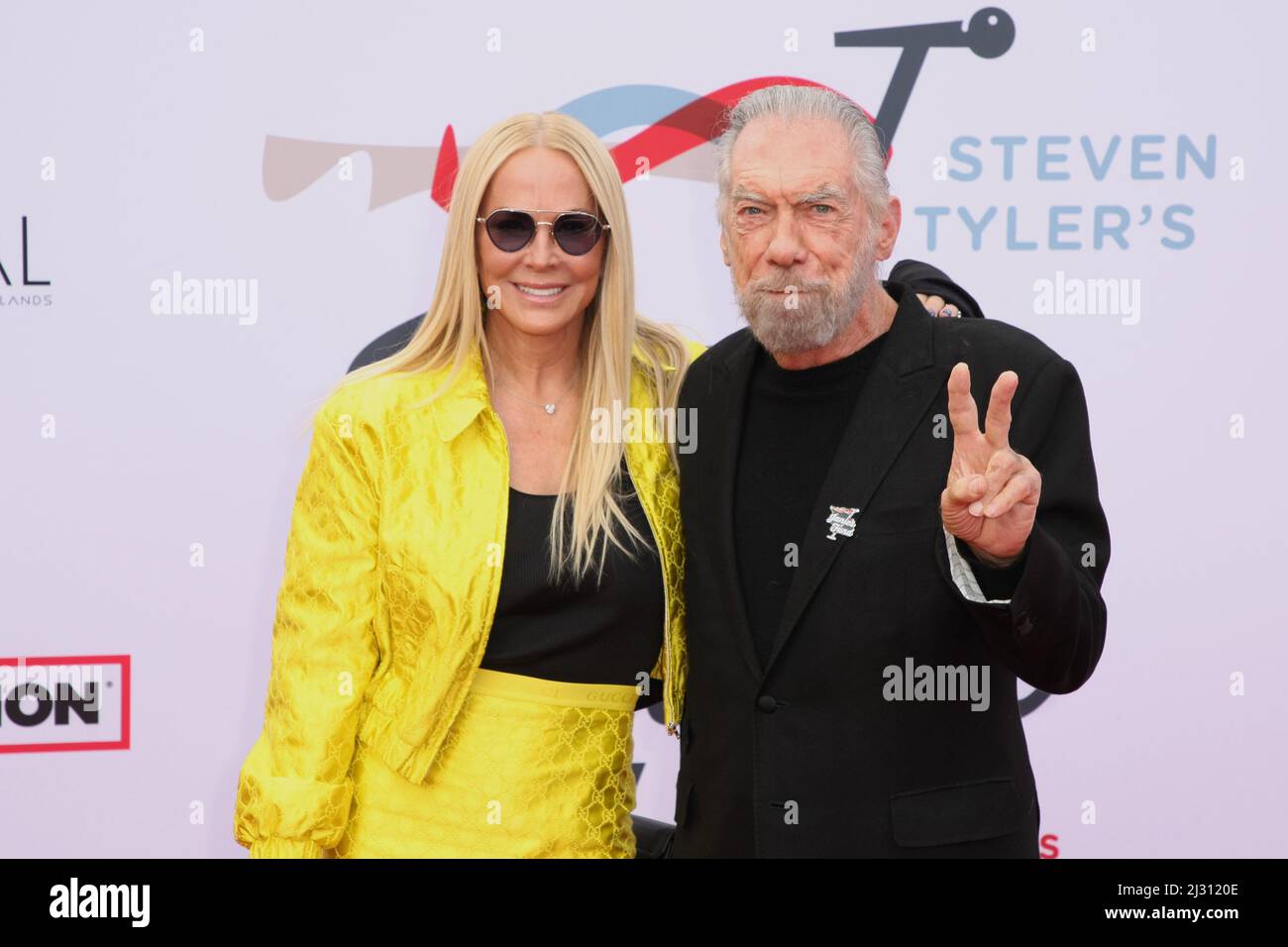 Eloise DeJoria e John Paul DeJoria partecipano alla festa annuale di visualizzazione dei GRAMMY Awards 4th a beneficio del Janie's Fund all'Hollywood Palladium il 3 aprile 2022 a Los Angeles, California. Foto: Crash/imageSPACE/MediaPunch Foto Stock